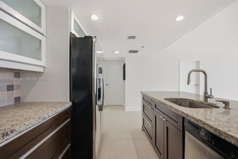 Condominio en venta en North Bay Village, Florida, 2 dormitorios, 95.69 m2 № 1992273 - foto 12