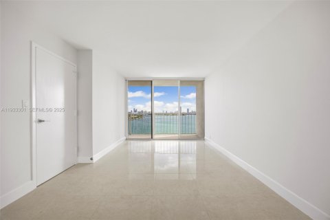 Condominio en venta en North Bay Village, Florida, 2 dormitorios, 95.69 m2 № 1992273 - foto 13