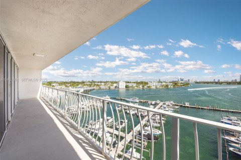 Condominio en venta en North Bay Village, Florida, 2 dormitorios, 95.69 m2 № 1992273 - foto 5