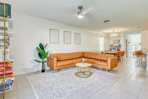 Casa en venta en Spring Hill, Florida, 5 dormitorios, 221.94 m2 № 1747035 - foto 2