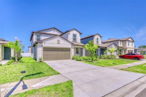 Casa en venta en Spring Hill, Florida, 5 dormitorios, 221.94 m2 № 1747035 - foto 1