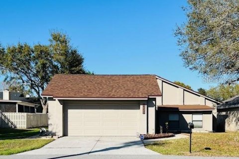 House in Winter Springs, Florida 3 bedrooms, 135.27 sq.m. № 1757127 - photo 1