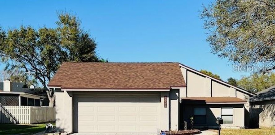 House in Winter Springs, Florida 3 bedrooms, 135.27 sq.m. № 1757127