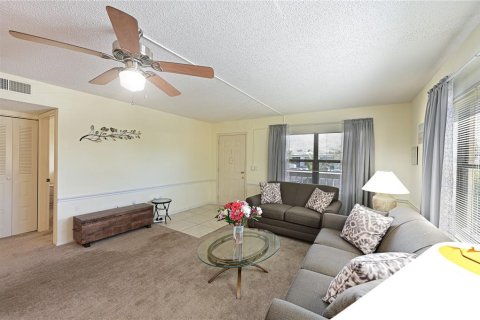 Condo in Bradenton, Florida, 2 bedrooms  № 1569405 - photo 9