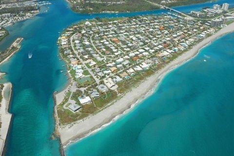 House in Jupiter Inlet Colony, Florida 3 bedrooms, 141.95 sq.m. № 1091701