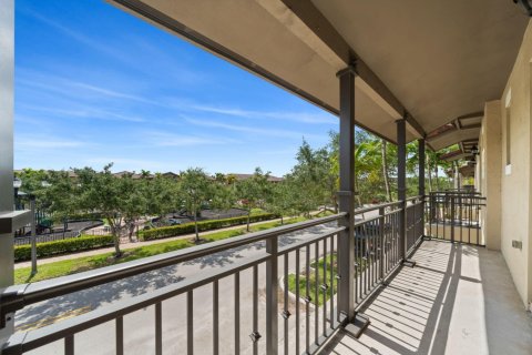 Townhouse in Pembroke Pines, Florida 2 bedrooms, 127.09 sq.m. № 1210182 - photo 1