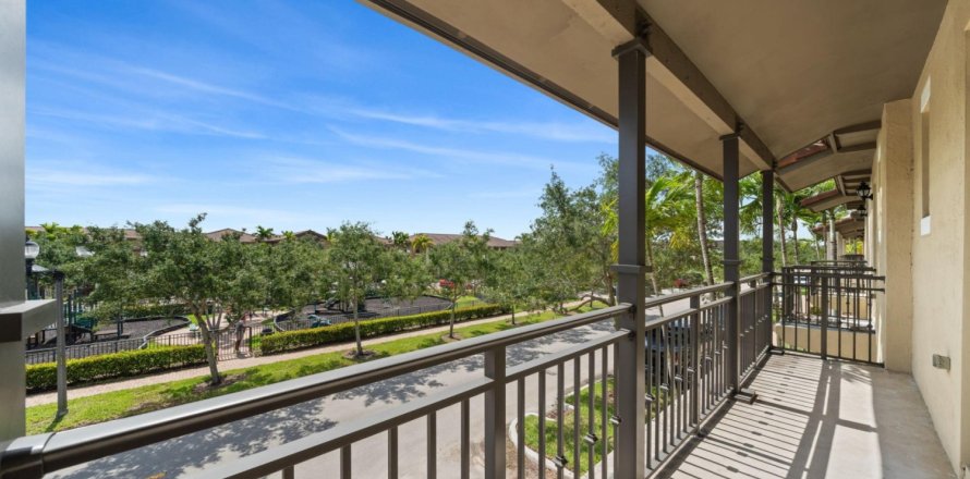 Adosado en Pembroke Pines, Florida 2 dormitorios, 127.09 m2 № 1210182