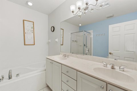 Townhouse in Port St. Lucie, Florida 3 bedrooms, 173.36 sq.m. № 2261147 - photo 24