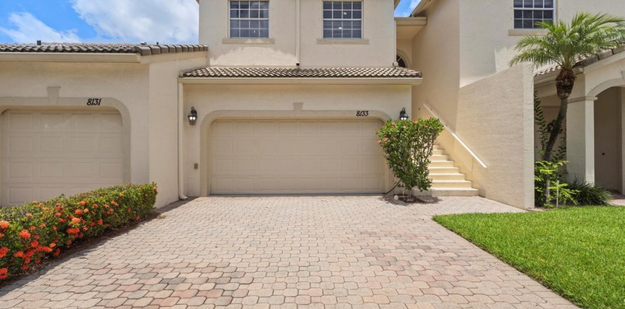 Townhouse in Port St. Lucie, Florida 3 bedrooms, 173.36 sq.m. № 2261147