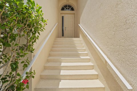 Townhouse in Port St. Lucie, Florida 3 bedrooms, 173.36 sq.m. № 2261147 - photo 9