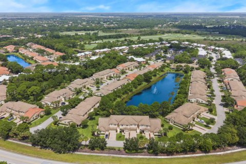 Townhouse in Port St. Lucie, Florida 3 bedrooms, 173.36 sq.m. № 2261147 - photo 30