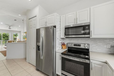 Townhouse in Port St. Lucie, Florida 3 bedrooms, 173.36 sq.m. № 2261147 - photo 19