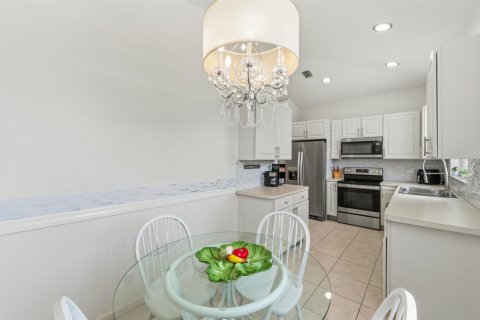 Townhouse in Port St. Lucie, Florida 3 bedrooms, 173.36 sq.m. № 2261147 - photo 20
