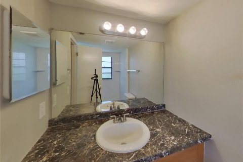 House in Valrico, Florida 4 bedrooms, 209.77 sq.m. № 1910994 - photo 8
