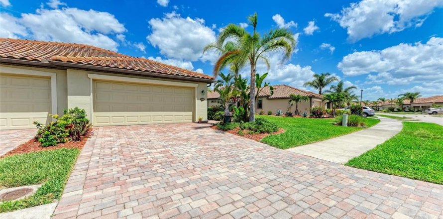 House in Venice, Florida 2 bedrooms, 146.04 sq.m. № 1620346