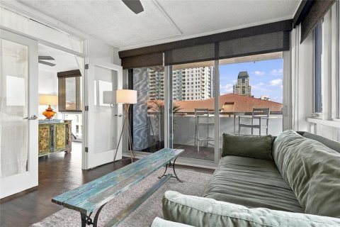 Condo in Saint Petersburg, Florida, 2 bedrooms № 2420533 - photo 3