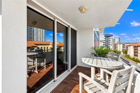 Condo in Saint Petersburg, Florida, 2 bedrooms № 2420533 - photo 27