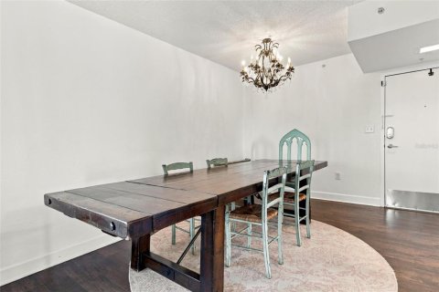 Condo in Saint Petersburg, Florida, 2 bedrooms № 2420533 - photo 8