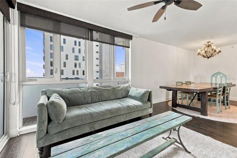 Condo in Saint Petersburg, Florida, 2 bedrooms № 2420533 - photo 7