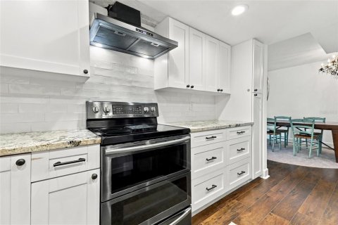 Condo in Saint Petersburg, Florida, 2 bedrooms № 2420533 - photo 14
