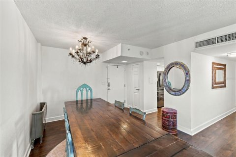 Condo in Saint Petersburg, Florida, 2 bedrooms № 2420533 - photo 6