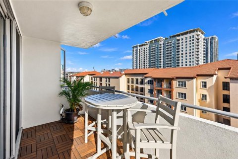 Condo in Saint Petersburg, Florida, 2 bedrooms № 2420533 - photo 26