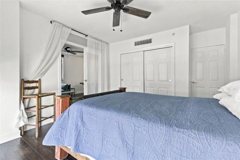 Condo in Saint Petersburg, Florida, 2 bedrooms № 2420533 - photo 16