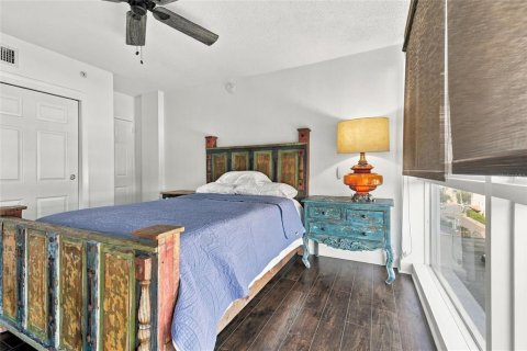 Condo in Saint Petersburg, Florida, 2 bedrooms № 2420533 - photo 17