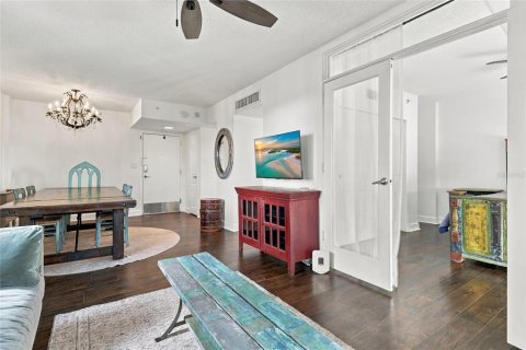 Condo in Saint Petersburg, Florida, 2 bedrooms № 2420533 - photo 28