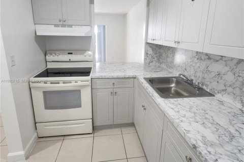 Apartamento en alquiler en Cutler Bay, Florida, 3 dormitorios, 20773.04 m2 № 2055491 - foto 2