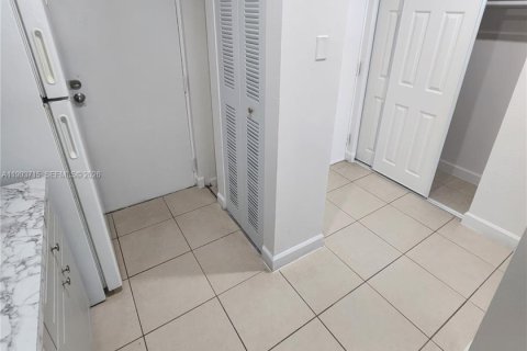 Apartamento en alquiler en Cutler Bay, Florida, 3 dormitorios, 20773.04 m2 № 2055491 - foto 3