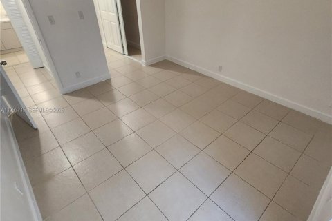 Apartamento en alquiler en Cutler Bay, Florida, 3 dormitorios, 20773.04 m2 № 2055491 - foto 14