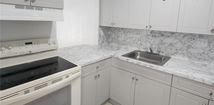 Apartamento en Cutler Bay, Florida 3 dormitorios, 20773 m2 № 2055491