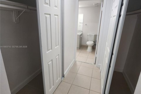 Apartamento en alquiler en Cutler Bay, Florida, 3 dormitorios, 20773.04 m2 № 2055491 - foto 13