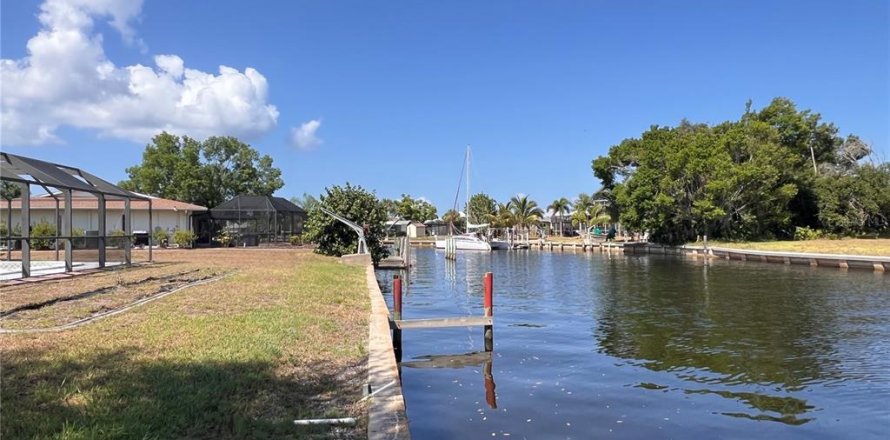 Land in Port Charlotte, Florida № 2155241