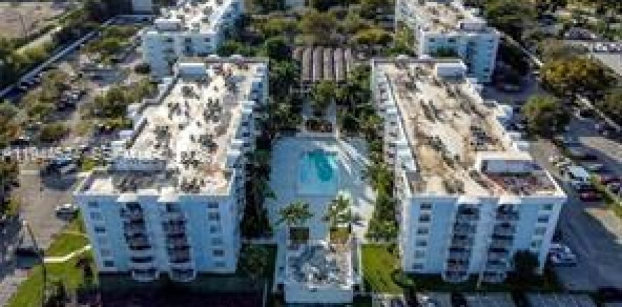 Condominio en Miami, Florida, 1 dormitorio  № 2001073