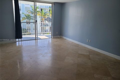 Condominio en venta en Miami, Florida, 1 dormitorio, 76.74 m2 № 2001073 - foto 2