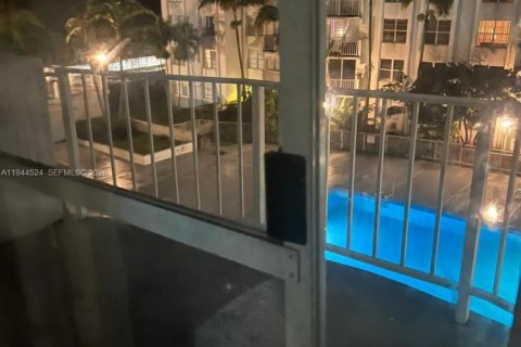 Condominio en venta en Miami, Florida, 1 dormitorio, 76.74 m2 № 2001073 - foto 8