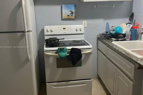 Condominio en venta en Miami, Florida, 1 dormitorio, 76.74 m2 № 2001073 - foto 5