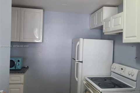 Condominio en venta en Miami, Florida, 1 dormitorio, 76.74 m2 № 2001073 - foto 4