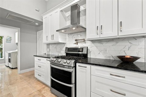 Купить виллу или дом в Тампа, Флорида 9 комнат, 227.24м2, № 2427221 - фото 8