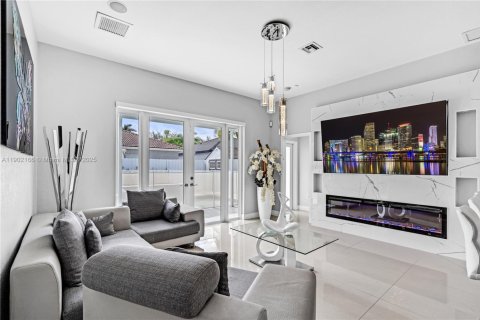 Casa en alquiler en Miami, Florida, 4 dormitorios, 180.04 m2 № 1953610 - foto 27
