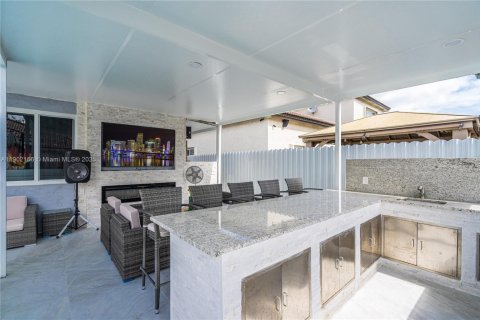 Casa en alquiler en Miami, Florida, 4 dormitorios, 180.04 m2 № 1953610 - foto 14