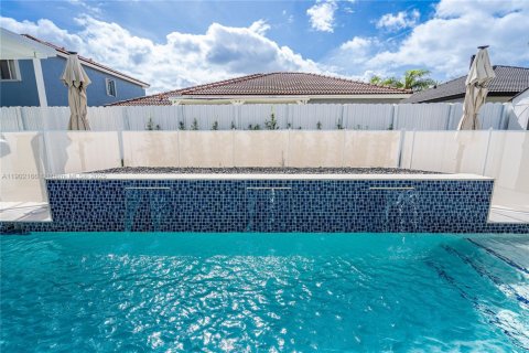 Casa en alquiler en Miami, Florida, 4 dormitorios, 180.04 m2 № 1953610 - foto 9