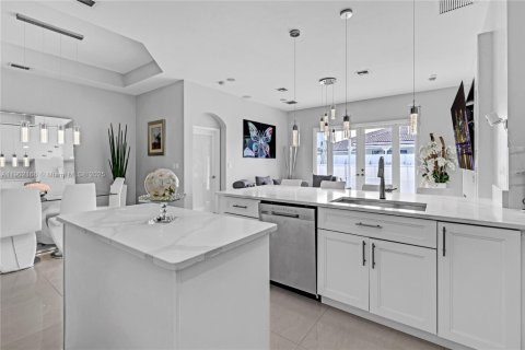 Casa en alquiler en Miami, Florida, 4 dormitorios, 180.04 m2 № 1953610 - foto 26