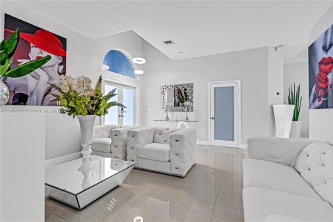 Casa en alquiler en Miami, Florida, 4 dormitorios, 180.04 m2 № 1953610 - foto 20