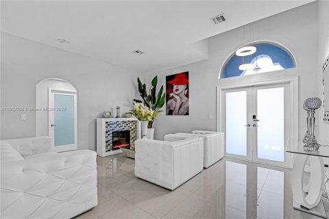 Casa en alquiler en Miami, Florida, 4 dormitorios, 180.04 m2 № 1953610 - foto 19