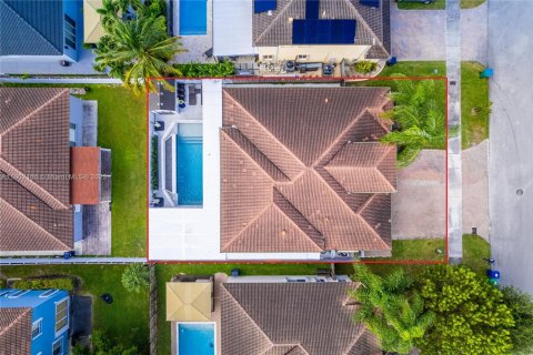 Casa en alquiler en Miami, Florida, 4 dormitorios, 180.04 m2 № 1953610 - foto 4