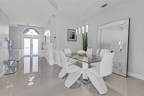 Casa en alquiler en Miami, Florida, 4 dormitorios, 180.04 m2 № 1953610 - foto 22