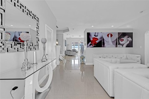 Casa en alquiler en Miami, Florida, 4 dormitorios, 180.04 m2 № 1953610 - foto 18